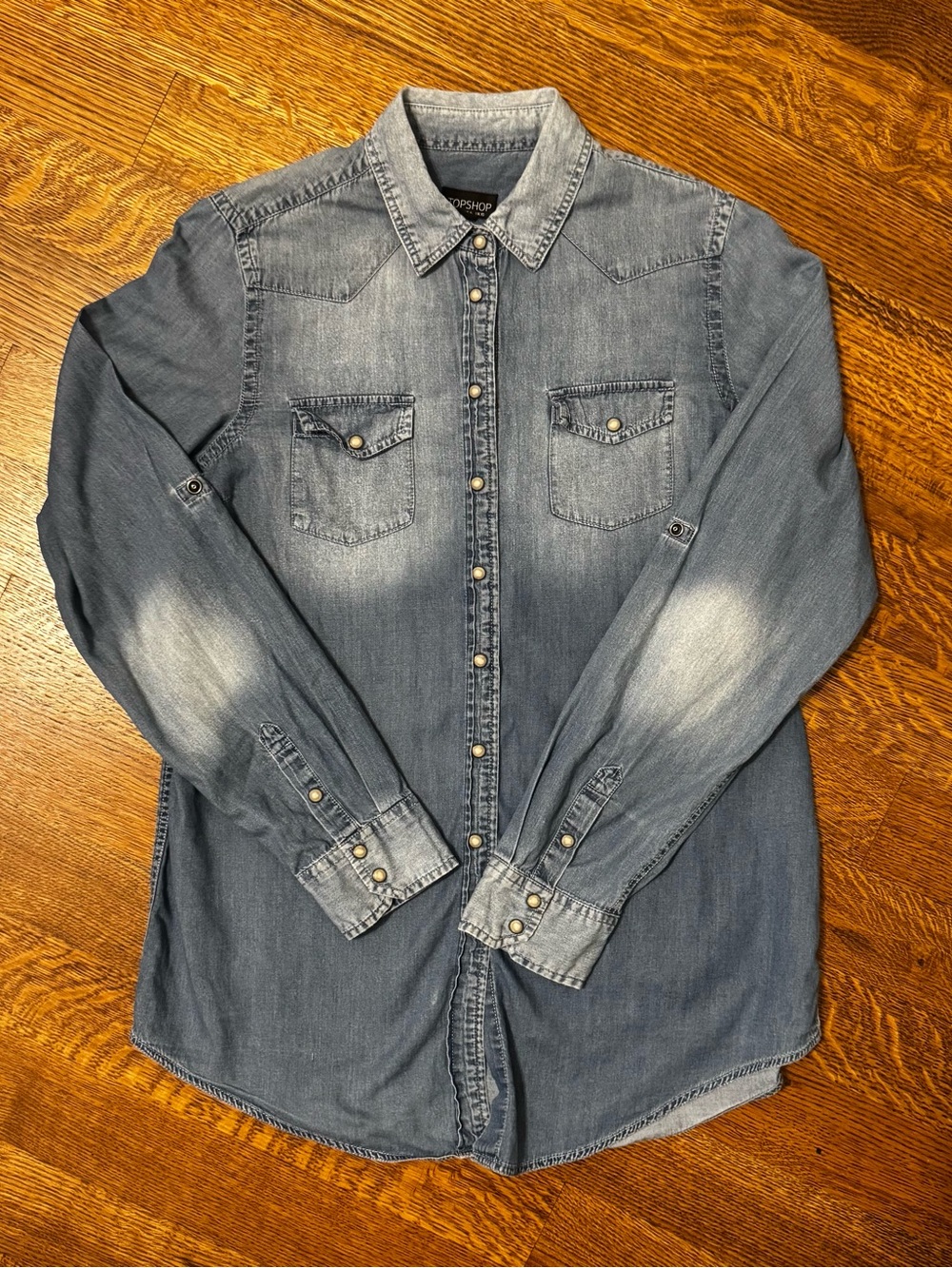 Topshop Women’s Washed Denim Pearl Snap Western Shirt. Size 6